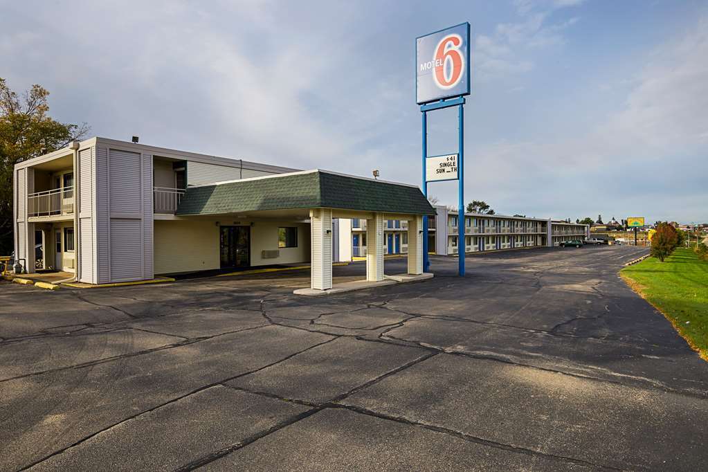 โรดเวย์ อินน์ Dubuque ภายนอก รูปภาพ